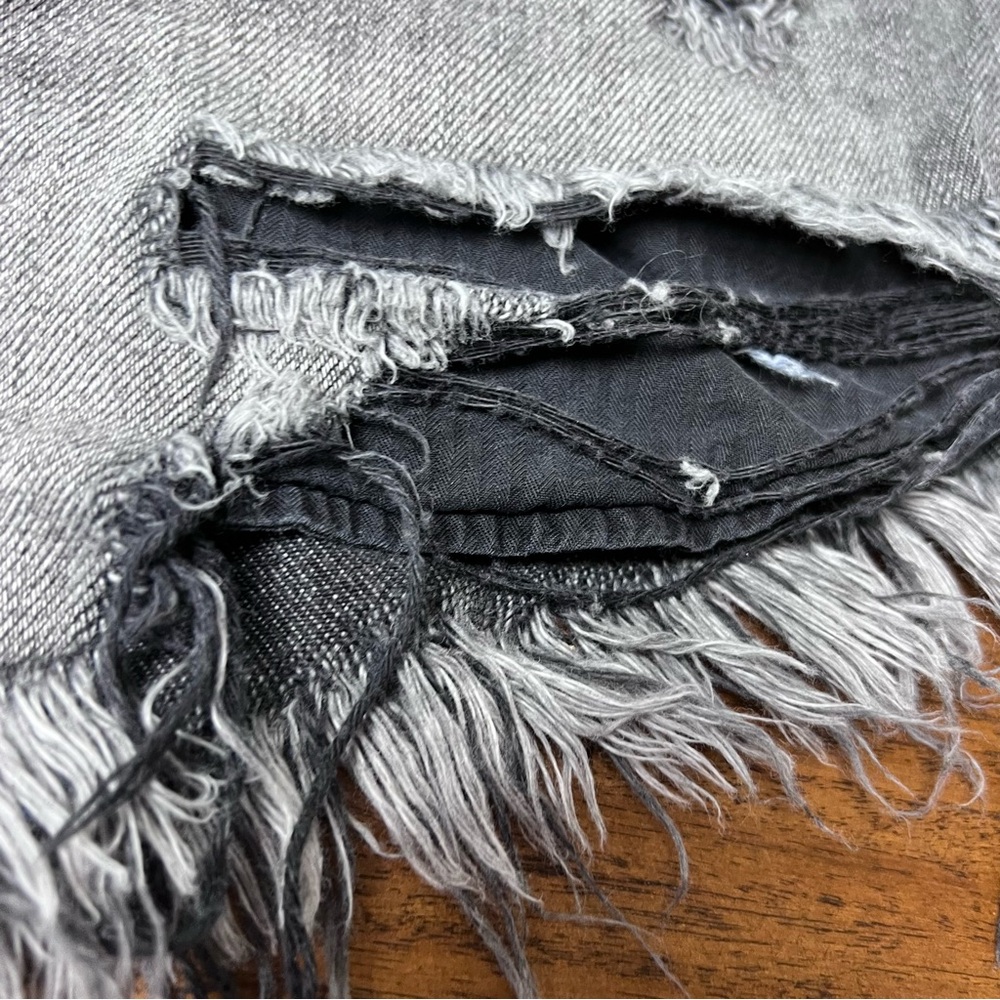 We The Free Faded Black Distressed Jean Shorts Size 27 - Picture 7 of 10